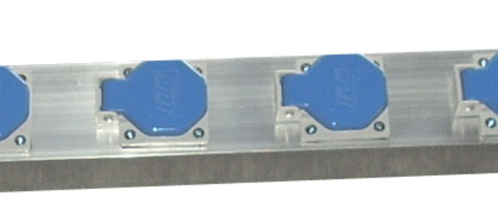 1 HARTING MACHO 16 PIN (ENTRADA). 6 SCHUKOS 16 A (TOMAS). 1 HARTING HEMBRA 16 A (SALIDA). MEDIDAS: 90x6x4 cm.