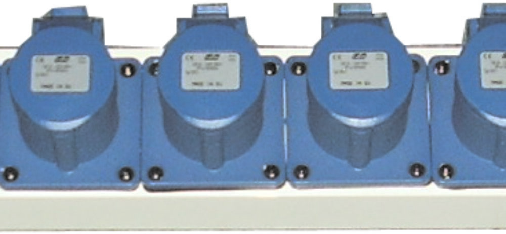 1 HARTING MACHO 16 PIN (ENTRADA). 8 CETAC 2 P+T 16 A (TOMAS). MEDIDAS: 80x10x4 cm.